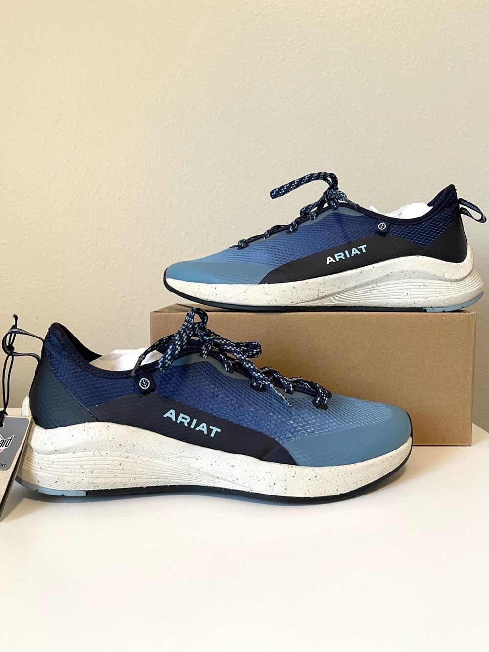 NWT Ariat ShiftRunner Sneakers - Blue Waves Lightweight & Slip Resistant - 8.5M